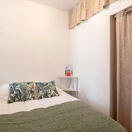 130m De La ! Sejour A 4 *