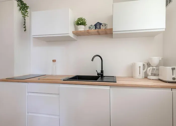 130m De La ! à 4 Appartement