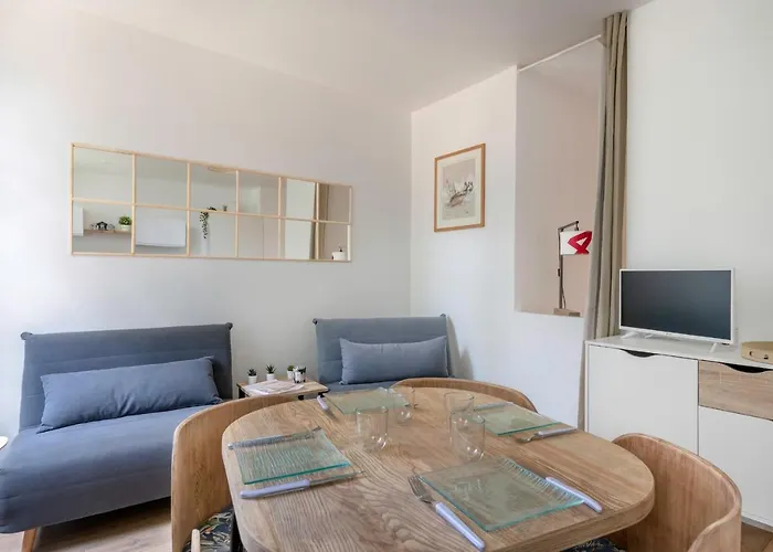 130m De La ! à 4 Appartement