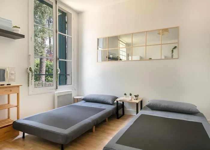 130m De La ! à 4 Appartement *