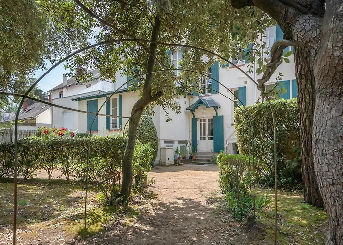 130m De La ! à 4 Appartement