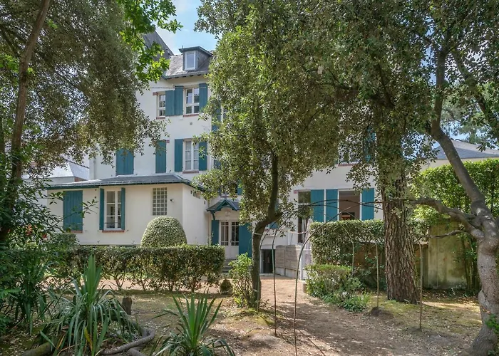 130m De La ! à 4 Appartement *