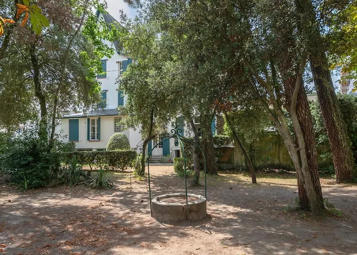 130m De La ! à 4 Appartement